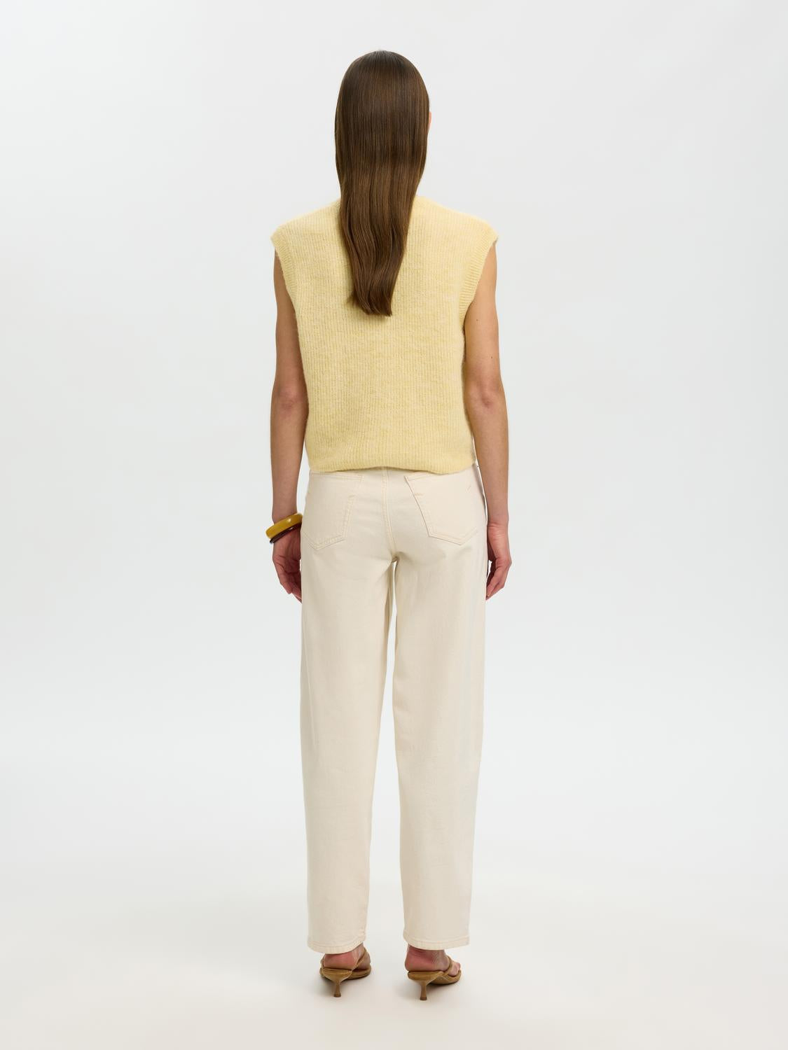 model_shot-back